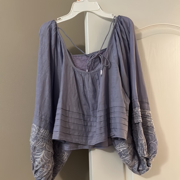 Anthropology cropped flounce sleeve lavender top - Picture 2 of 3